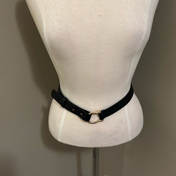 H&M Leather Like Front Elastic Rear Hook Closure Gold Bucket Belt Size Small - Picture 1 of 5